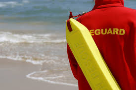 Maître-nageur sauveteur sur la plage