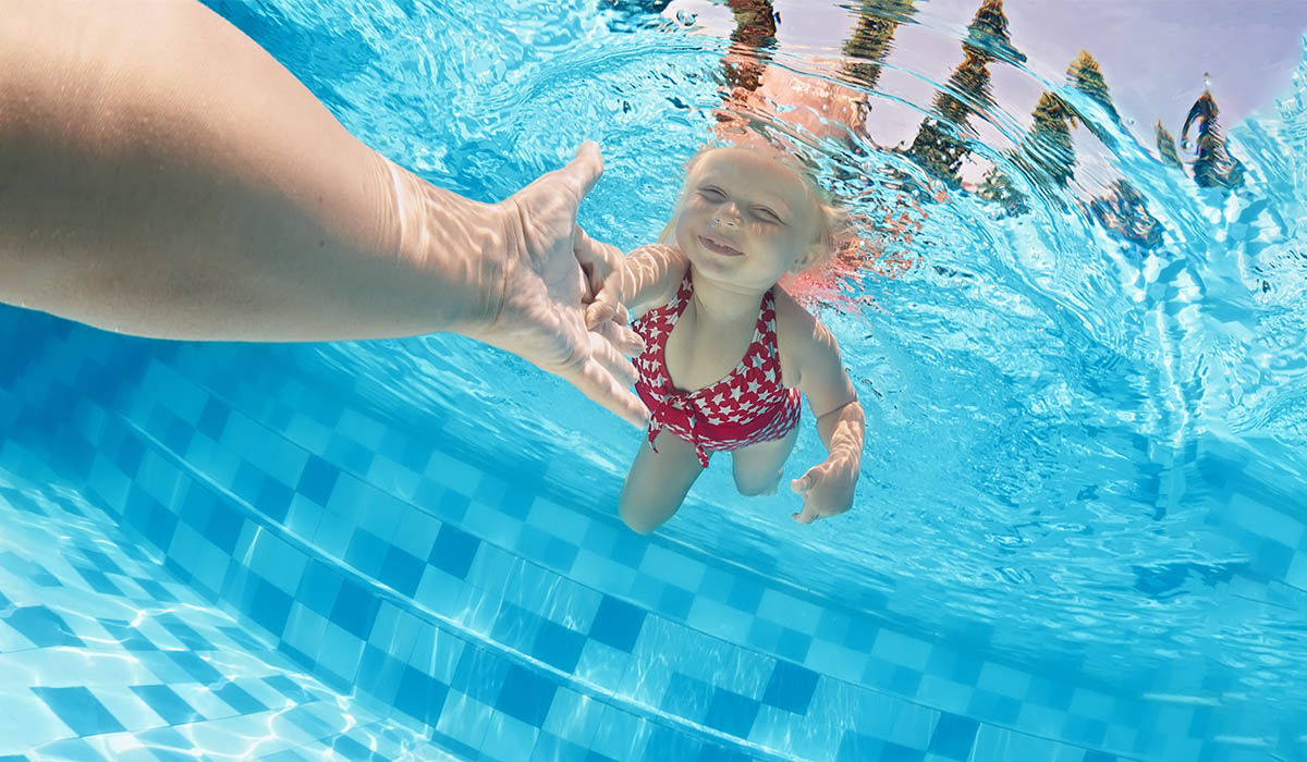 Bébé nageur aisance aquatique avec parent